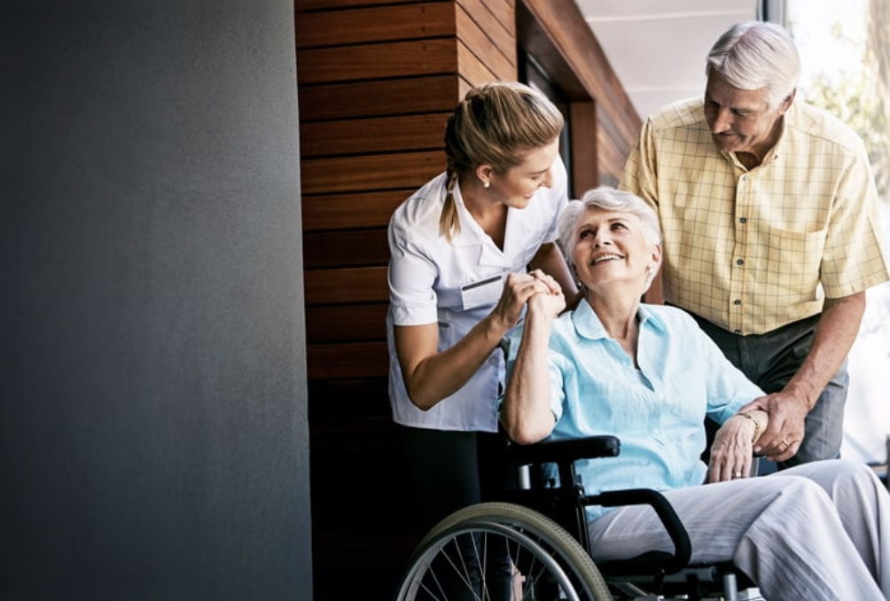 Сиделка для пожилых людей