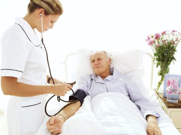 Якісний догляд та відновлення після перелому шийки стегна у Харкові