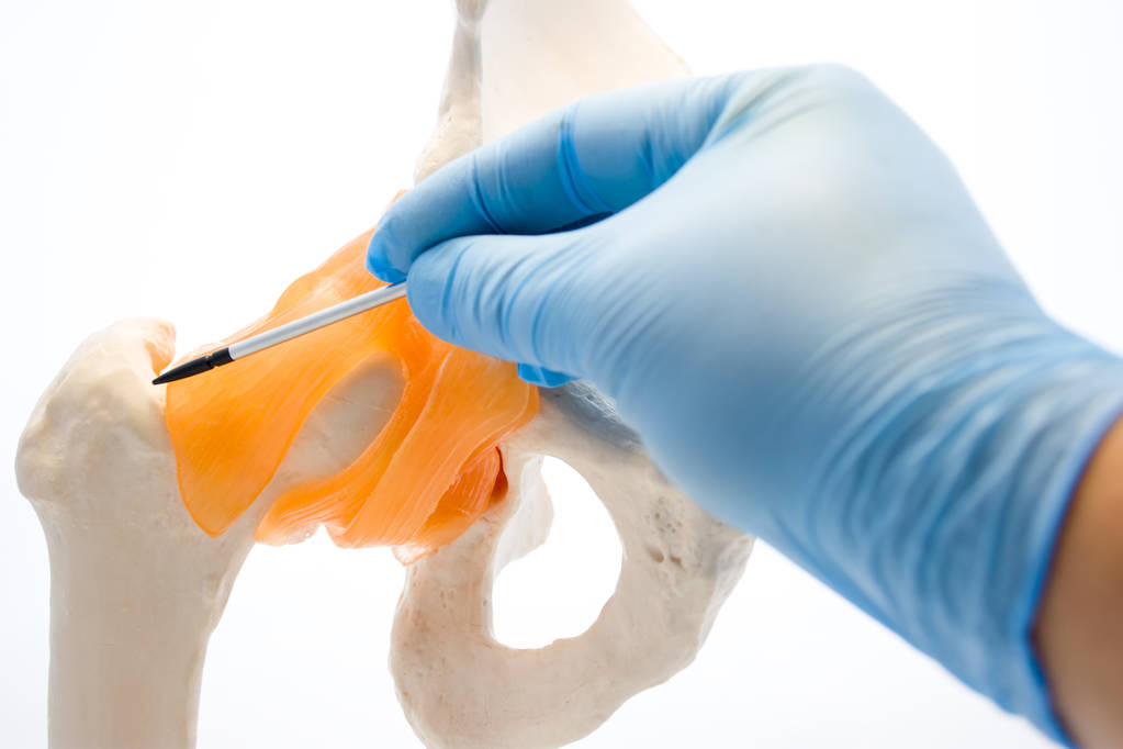 Особенности ухода за пожилыми людьми с переломом шейки бедра